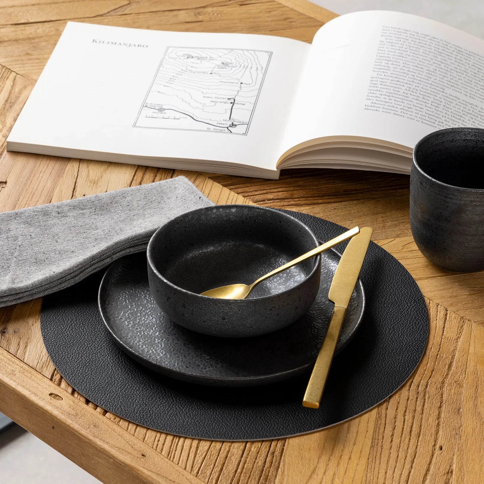 Wendbares Tischset Ø30 cm Latte/Schwarz